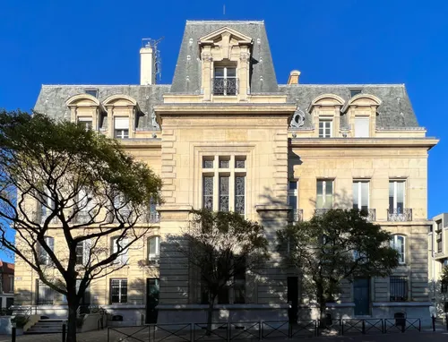 Façade de l'Hôtel de Ville du Kremlin-Bicêtre.
